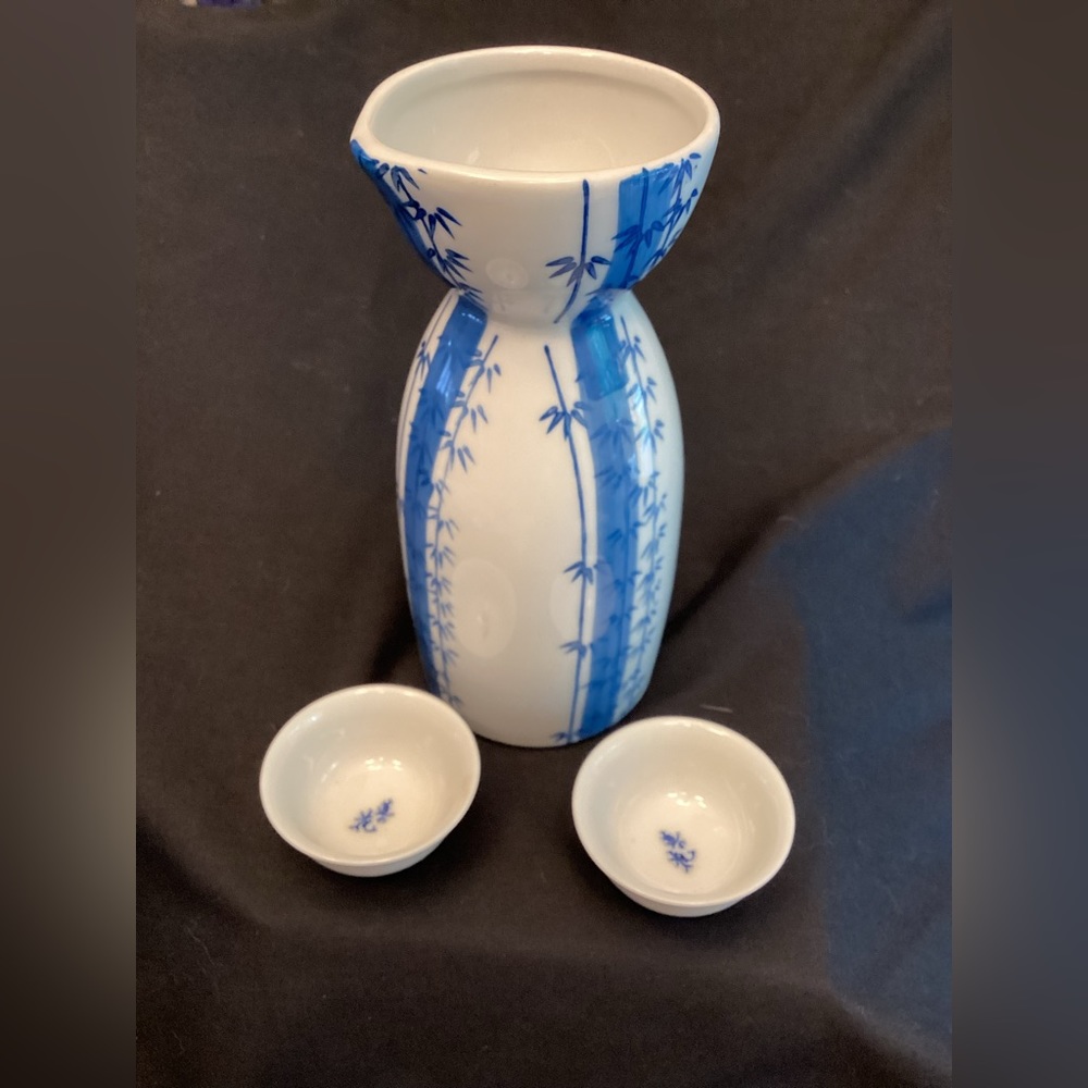 Japanese sake flask and two sake cups